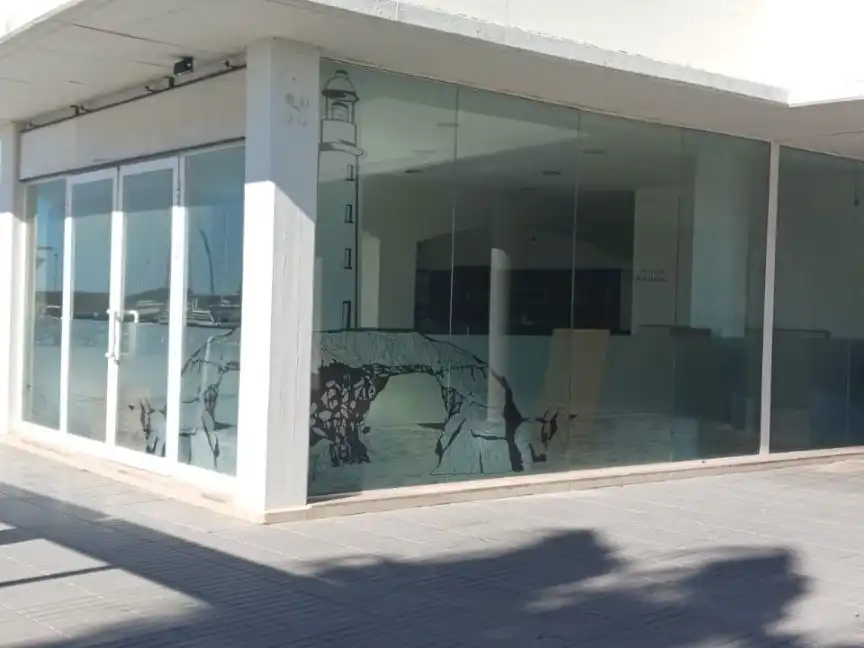 Local de alquiler en Torredembarra con Terraza y Internet