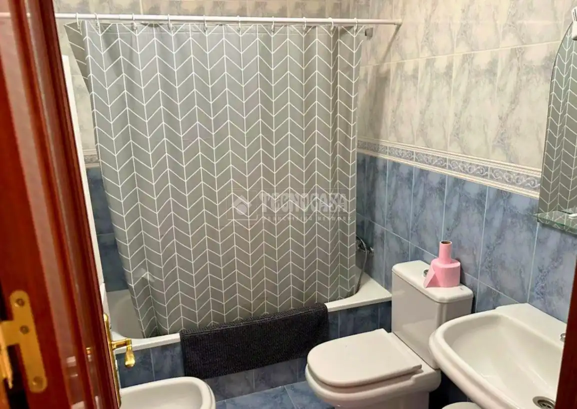 Baño de Piso en venta en Torrox con Terraza y Balcón