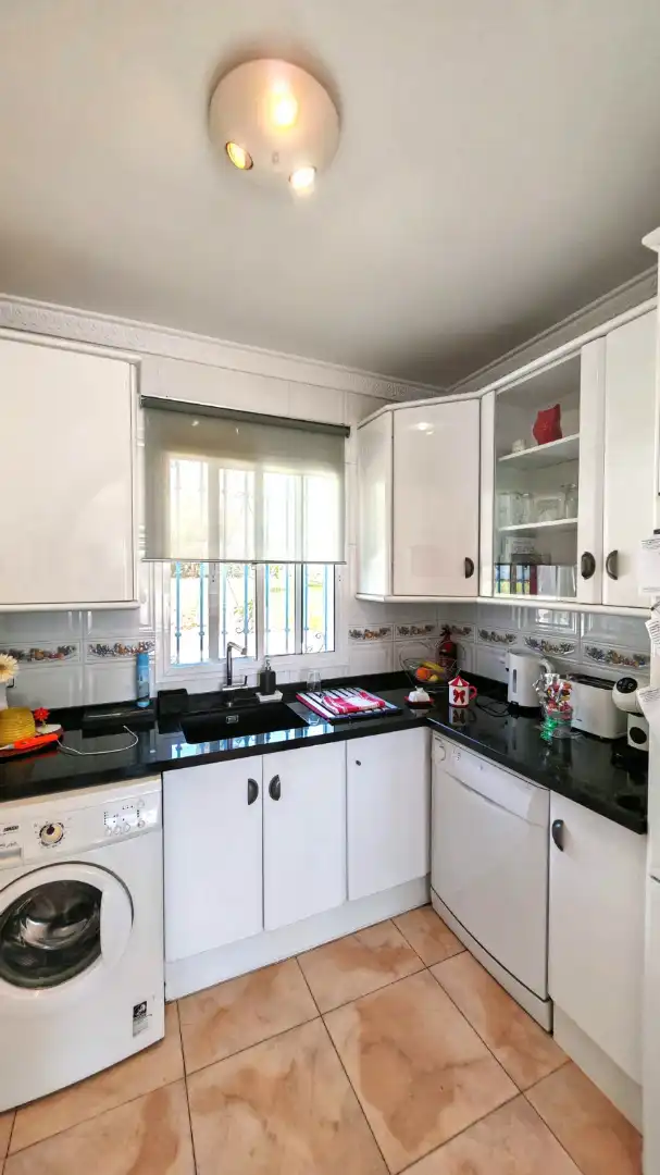 Cuina de Casa o xalet en venda en Torrox amb Aire condicionat, Terrassa i Moblat