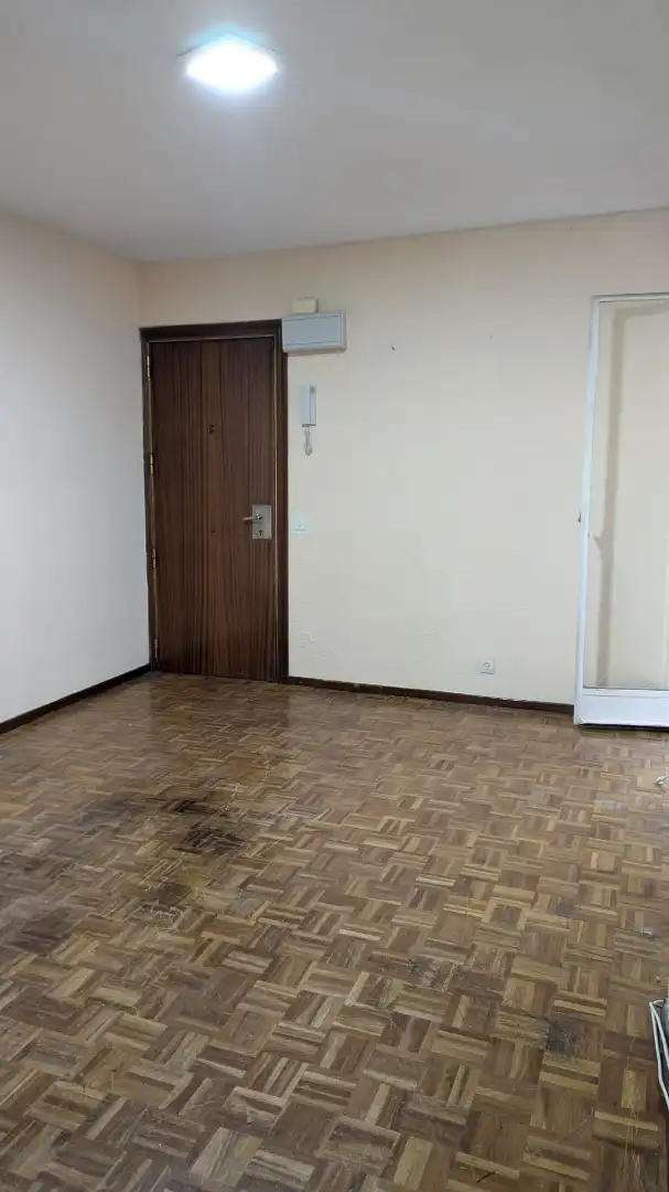 Piso en venta en Madrid con Calefacción y Terraza