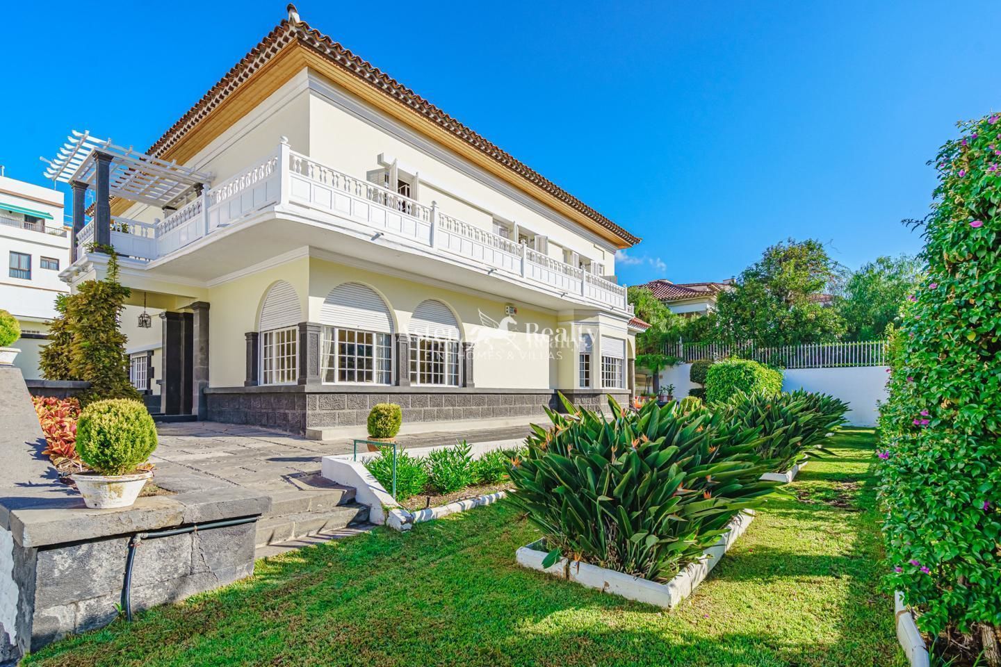 Vista exterior de Casa o xalet en venda en  Santa Cruz de Tenerife Capital amb Aire condicionat, Terrassa i Piscina