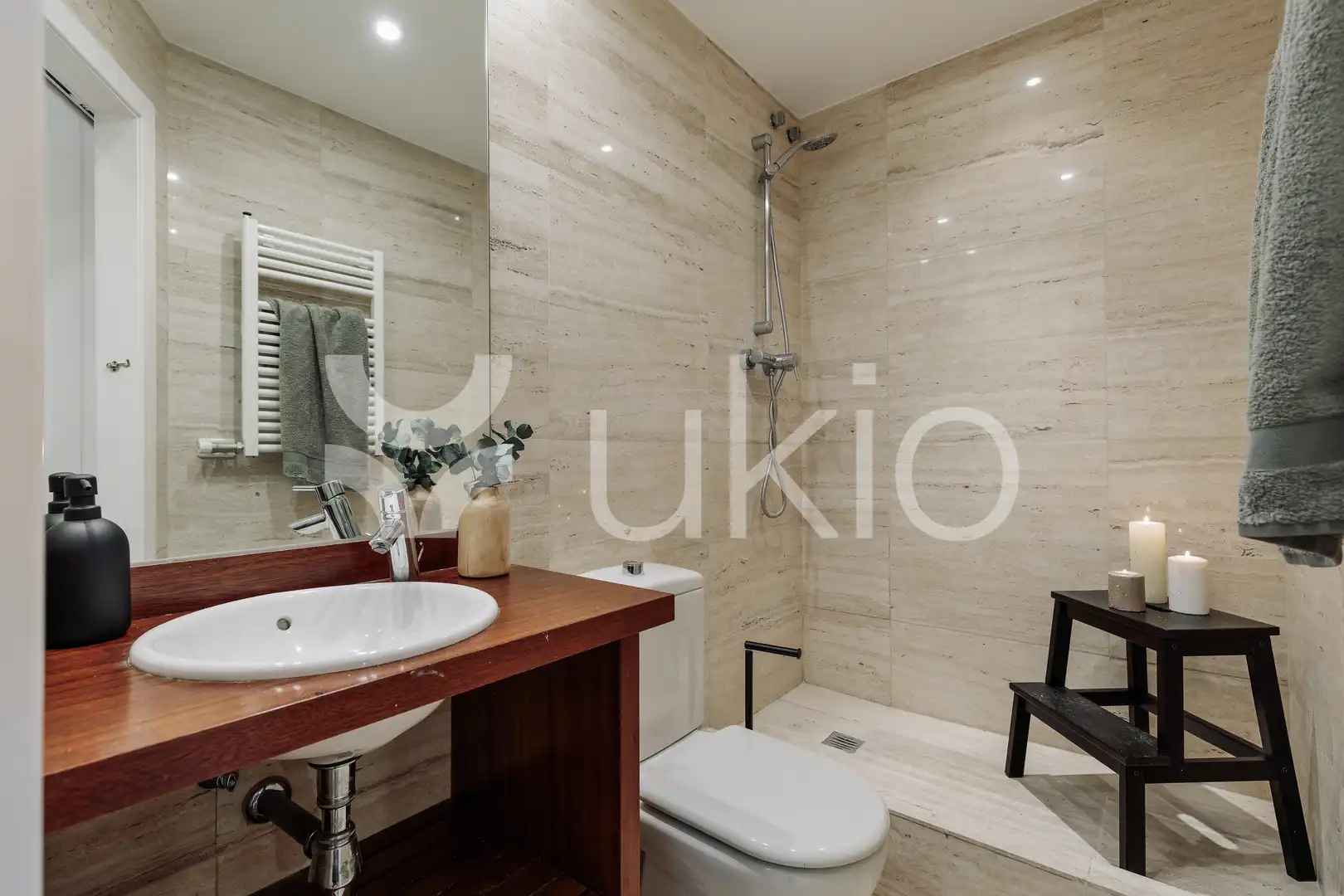 Baño de Apartamento de alquiler en Barcelona con Aire acondicionado, Calefacción y Amueblado