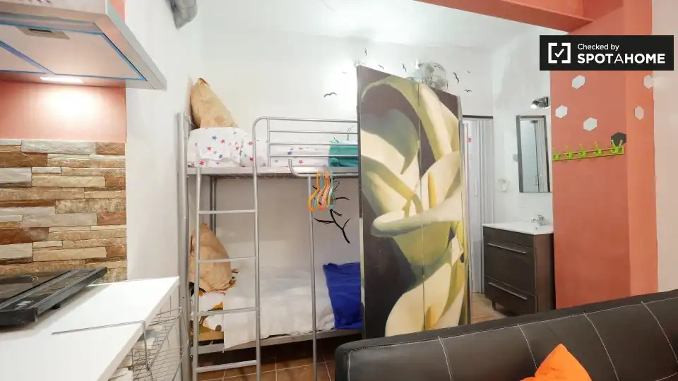 Dormitori de Estudi per a compartir en Barcelona amb Aire condicionat, Calefacció i Terrassa