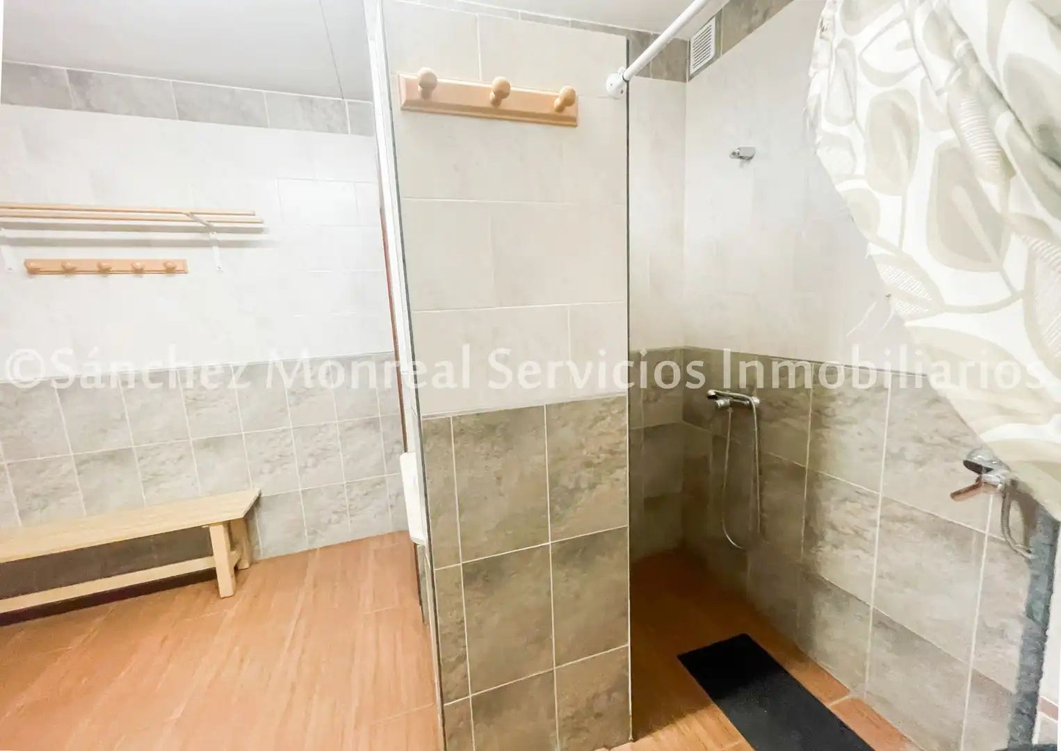 Badezimmer von Geschaftsraum zum Verkauf in Herencia mit Klimaanlage, Heizung und Möbliert