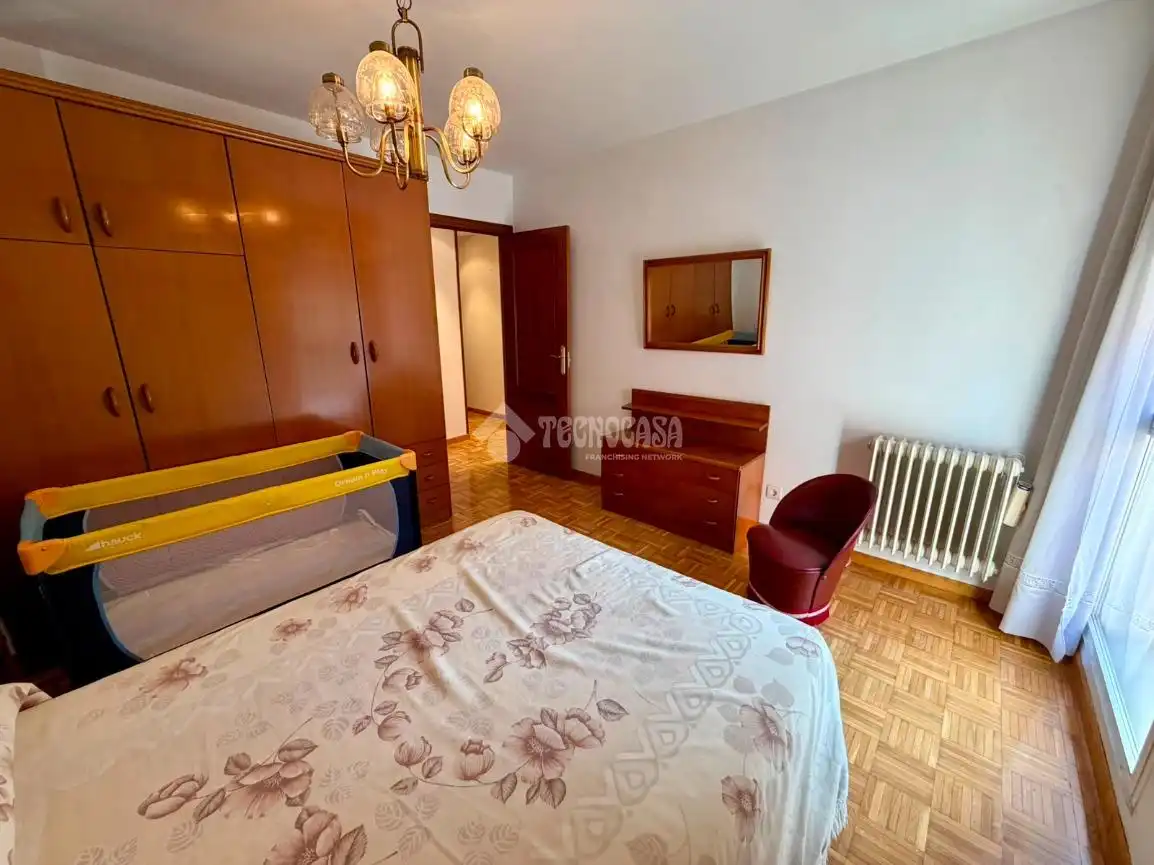 Habitación de Piso en venta en León Capital  con Calefacción, Parquet y Trastero