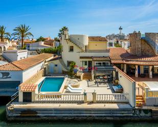 Exterior view of Single-family semi-detached for sale in Empuriabrava  with Air Conditioner, Heating and Private garden