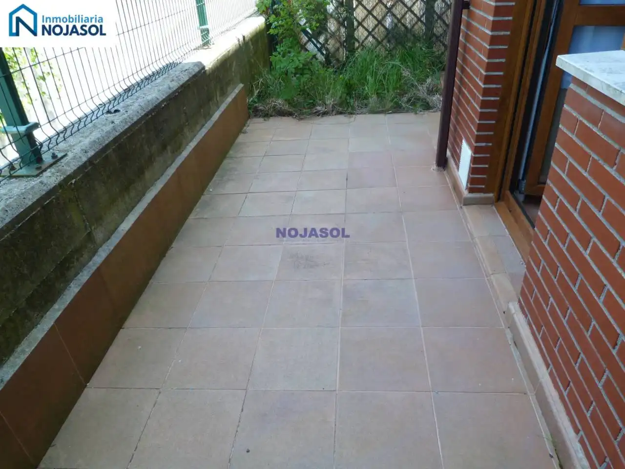 Terrasse von Einfamilien-Reihenhaus zum Verkauf in Bareyo mit Heizung, Terrasse und Möbliert