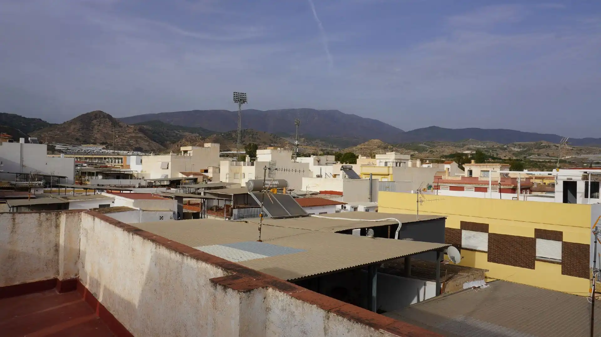 Vista exterior de Casa adosada en venda en Motril amb Terrassa