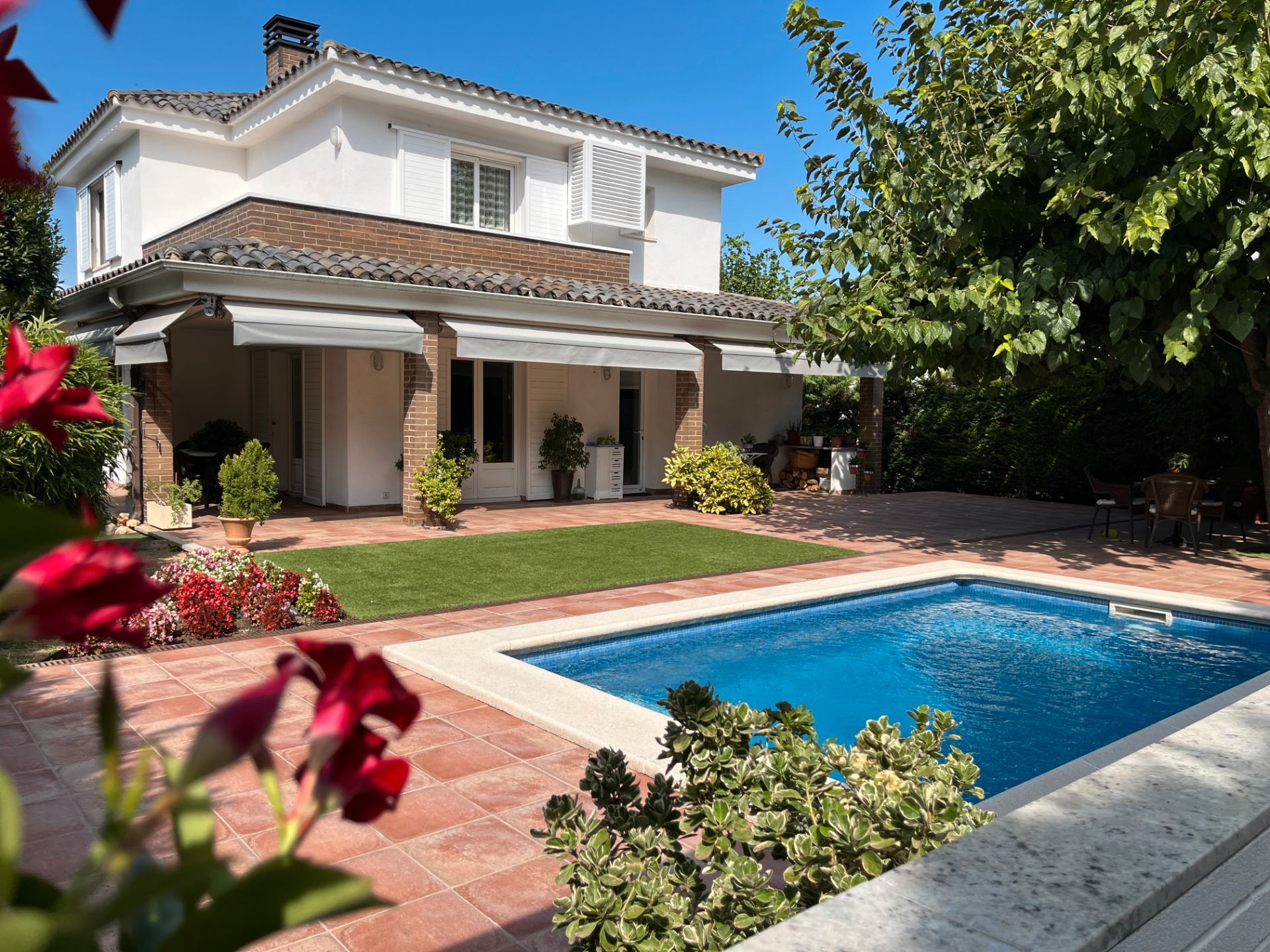 Piscina de Casa o xalet en venda en Girona Capital amb Aire condicionat, Calefacció i Jardí privat