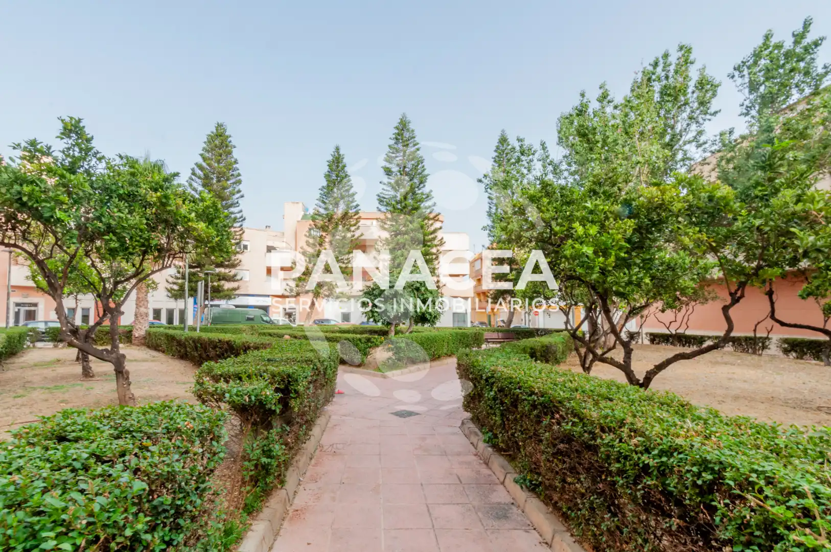 Jardín de Piso en venta en El Ejido con Amueblado, TV y Balcón