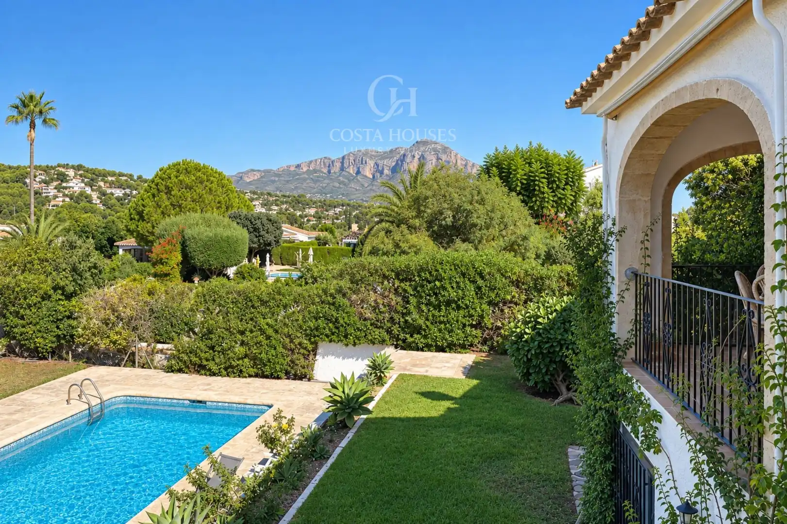 Vista exterior de Casa o chalet en venta en Partides comunes - Adsubia