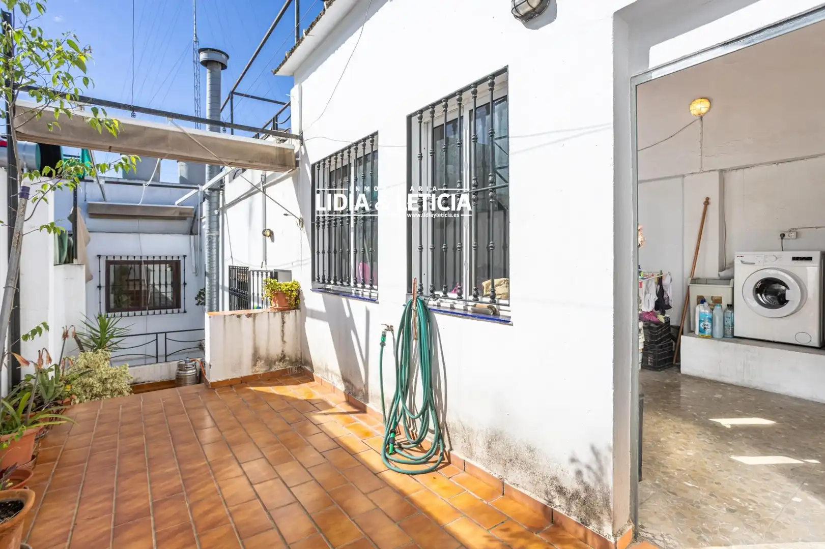 Vista exterior de Casa o xalet en venda en Alcalá de Guadaira amb Aire condicionat, Calefacció i Terrassa