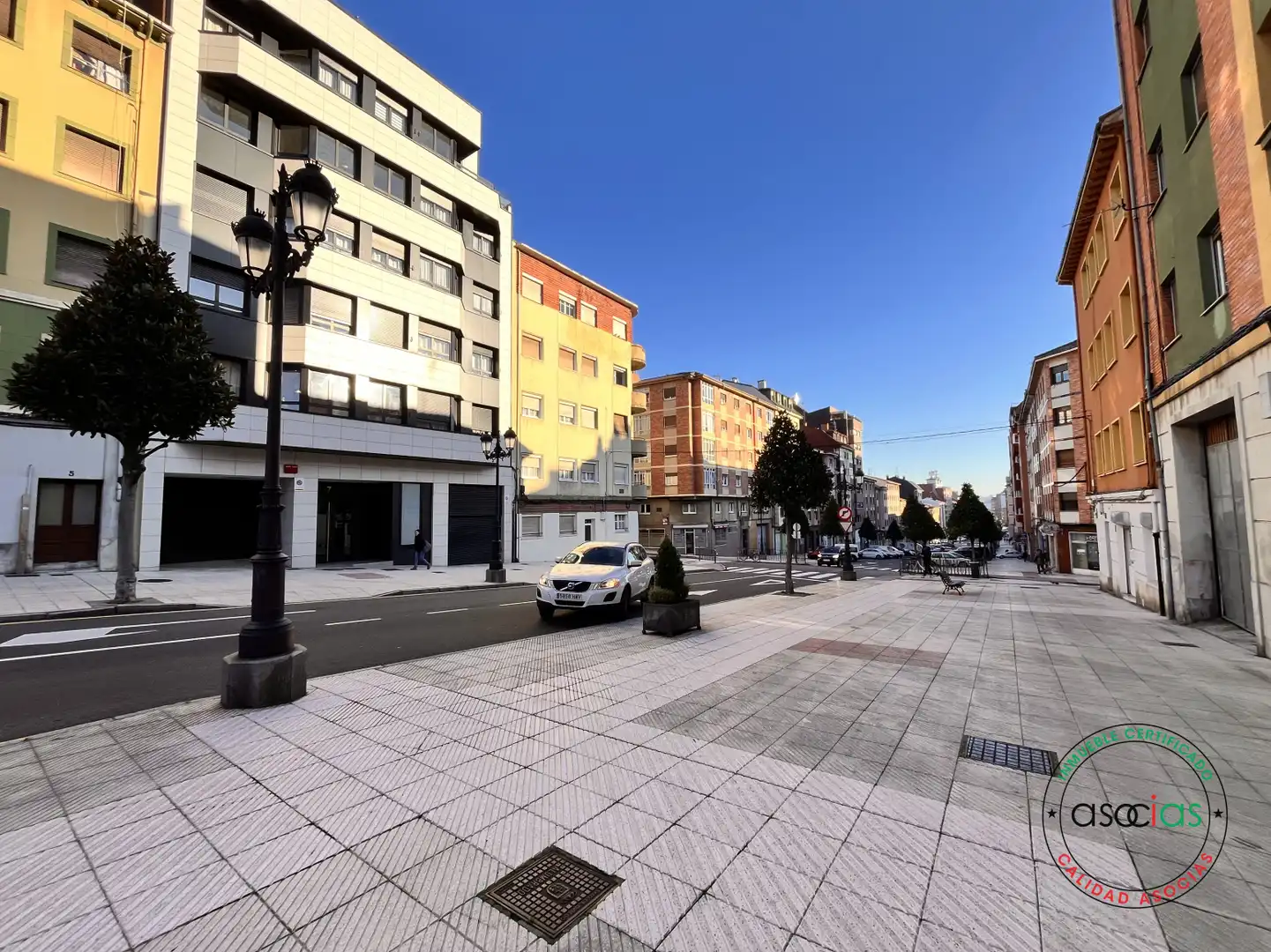Vista exterior de Local en venta en Oviedo 