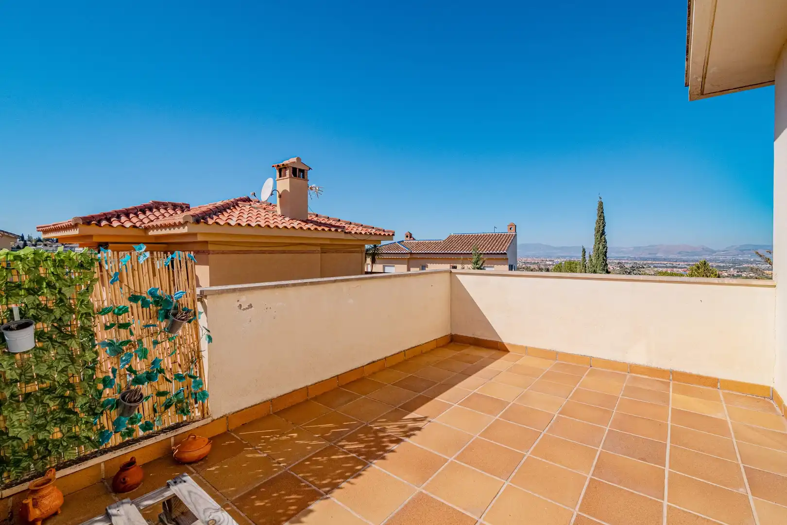 Terrassa de Casa o xalet en venda en La Zubia amb Calefacció i Jardí privat