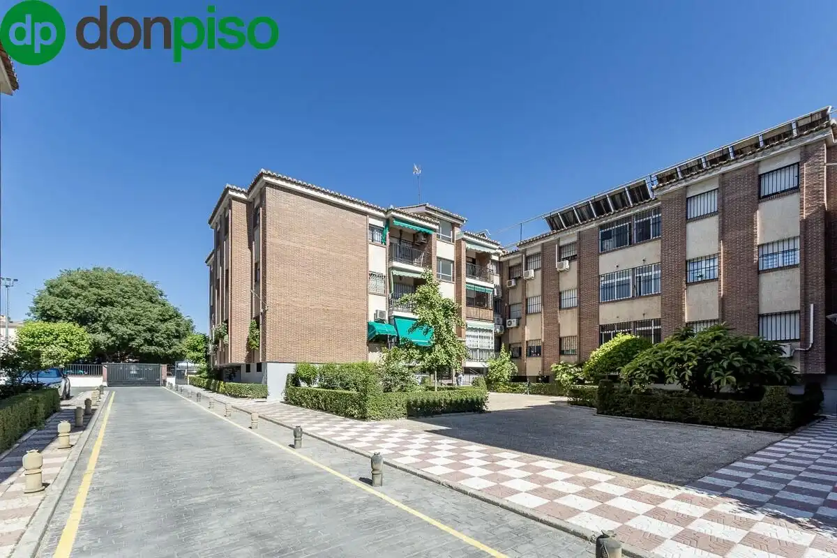 Exterior view of Flat for sale in Granada  with Heating and Balcony