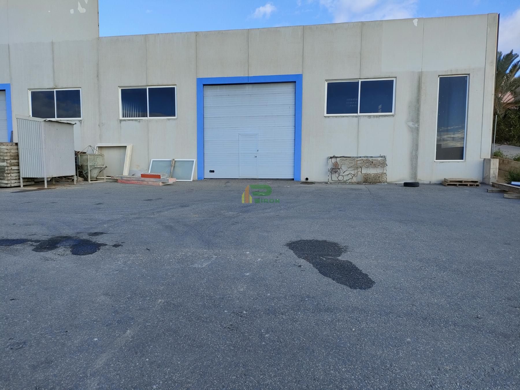Außenansicht von Fabrikhallen zum verkauf in Lorca