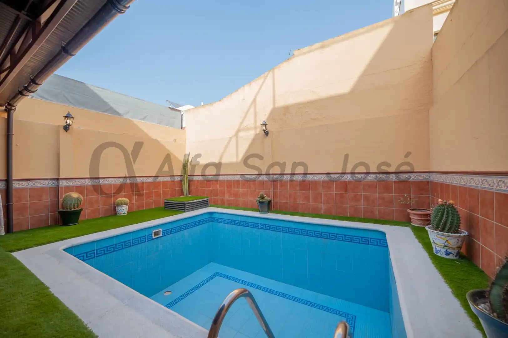 Piscina de Casa adosada en venda en La Rinconada amb Terrassa, Piscina i Moblat