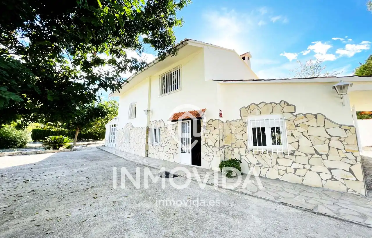 Villa con piscina in vendita a Plaça Numero 46