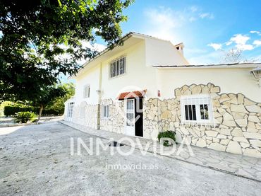 Villa avec piscine à vendre à Plaça Numero 46