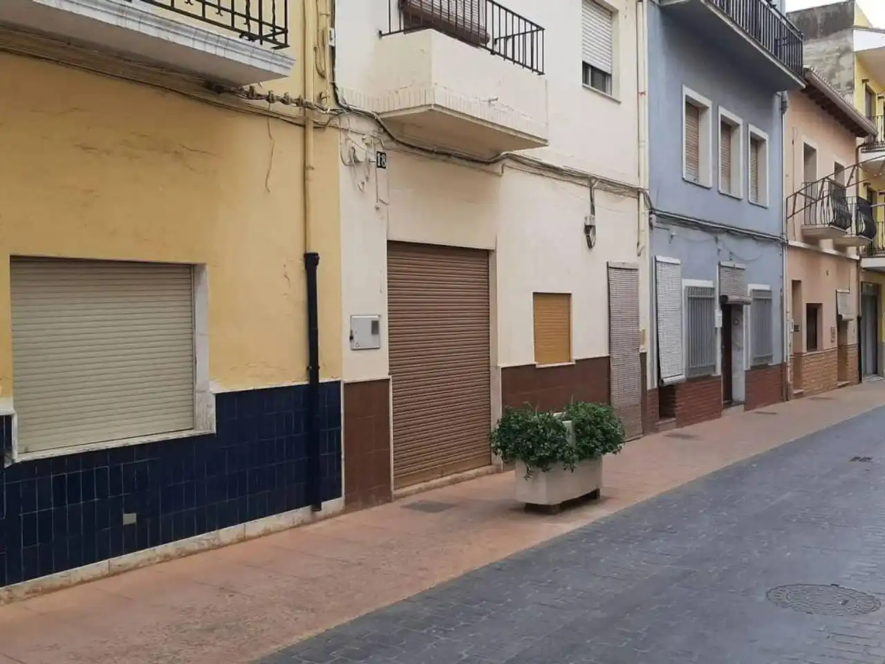 Vista exterior de Casa adosada en venta en L'Alcúdia de Crespins con Aire acondicionado, Jardín privado y Amueblado