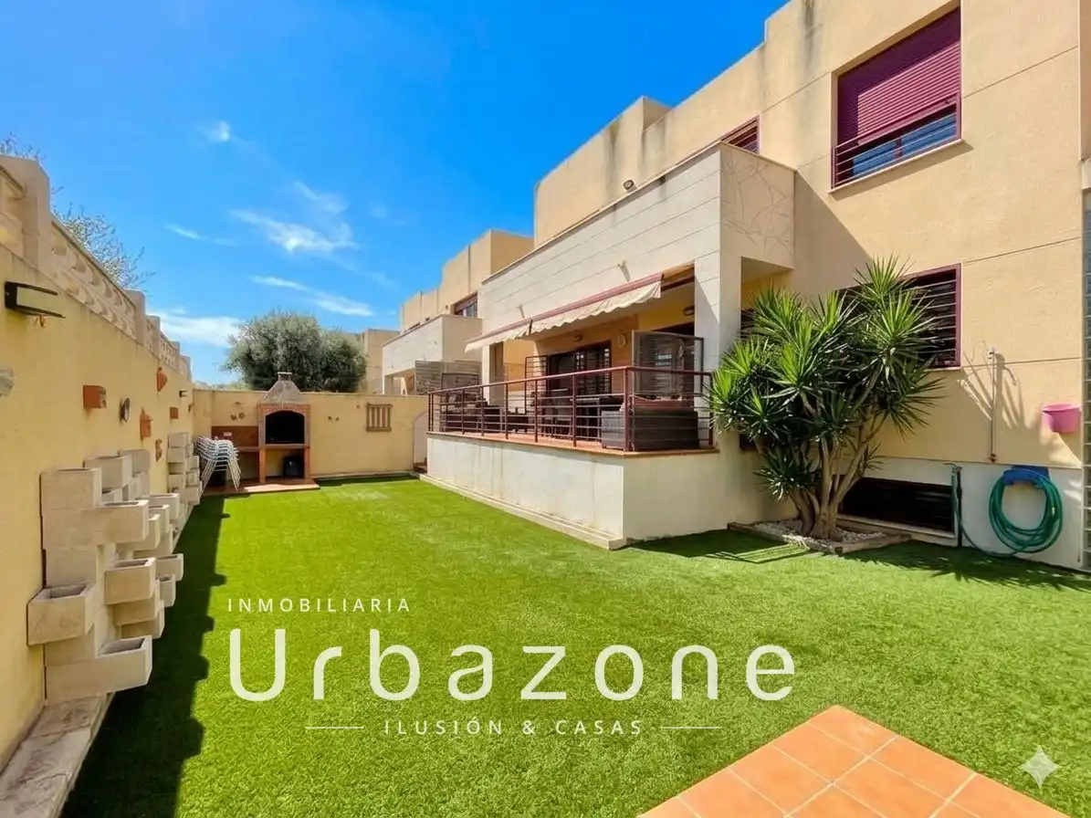 Casa con piscina en venta en Capricorn 9, imagen 2