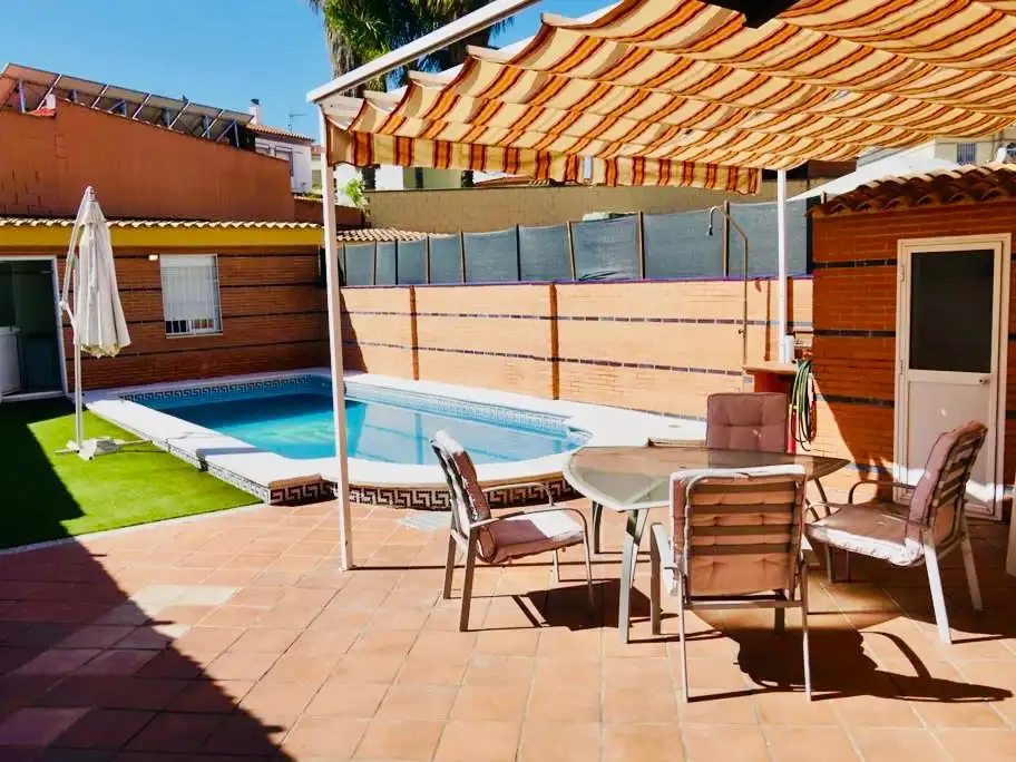 Piscina de Casa o xalet de lloguer en Mairena del Aljarafe amb Aire condicionat, Jardí privat i Piscina