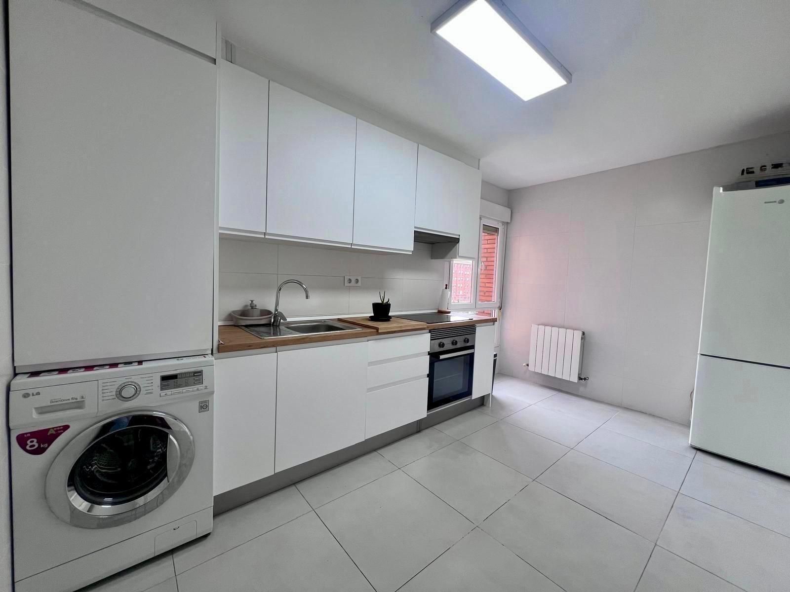 Cuina de Pis en venda en Oviedo  amb Parquet