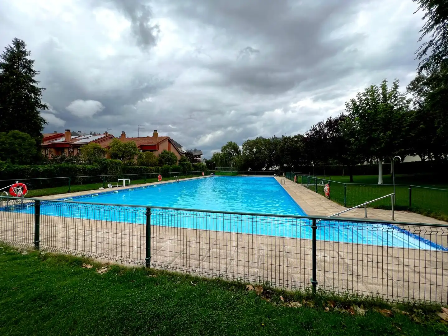 Piscina de Pis en venda en Collado Villalba amb Calefacció, Terrassa i Traster