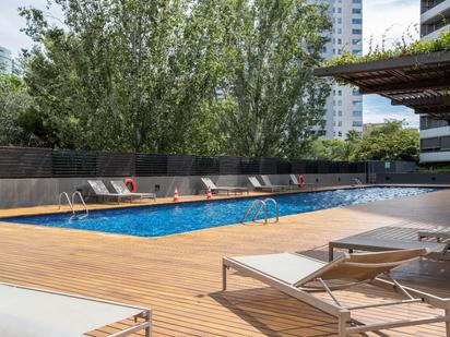 Swimming pool of Flat for sale in  Barcelona Capital  with Air Conditioner and Terrace