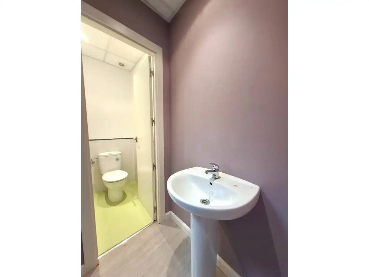 Baño de Local de alquiler en Arroyomolinos (Madrid) con Alarma