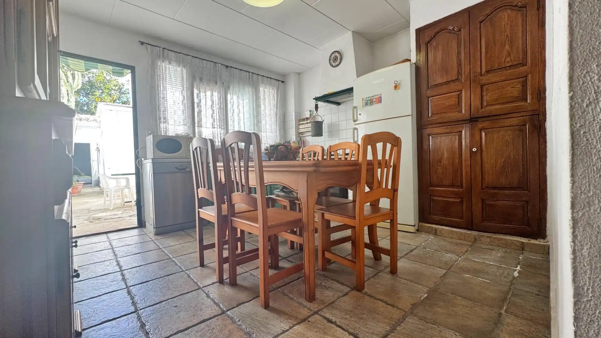 Kitchen of Detached homes for sale in Oliva  with Air Conditioner