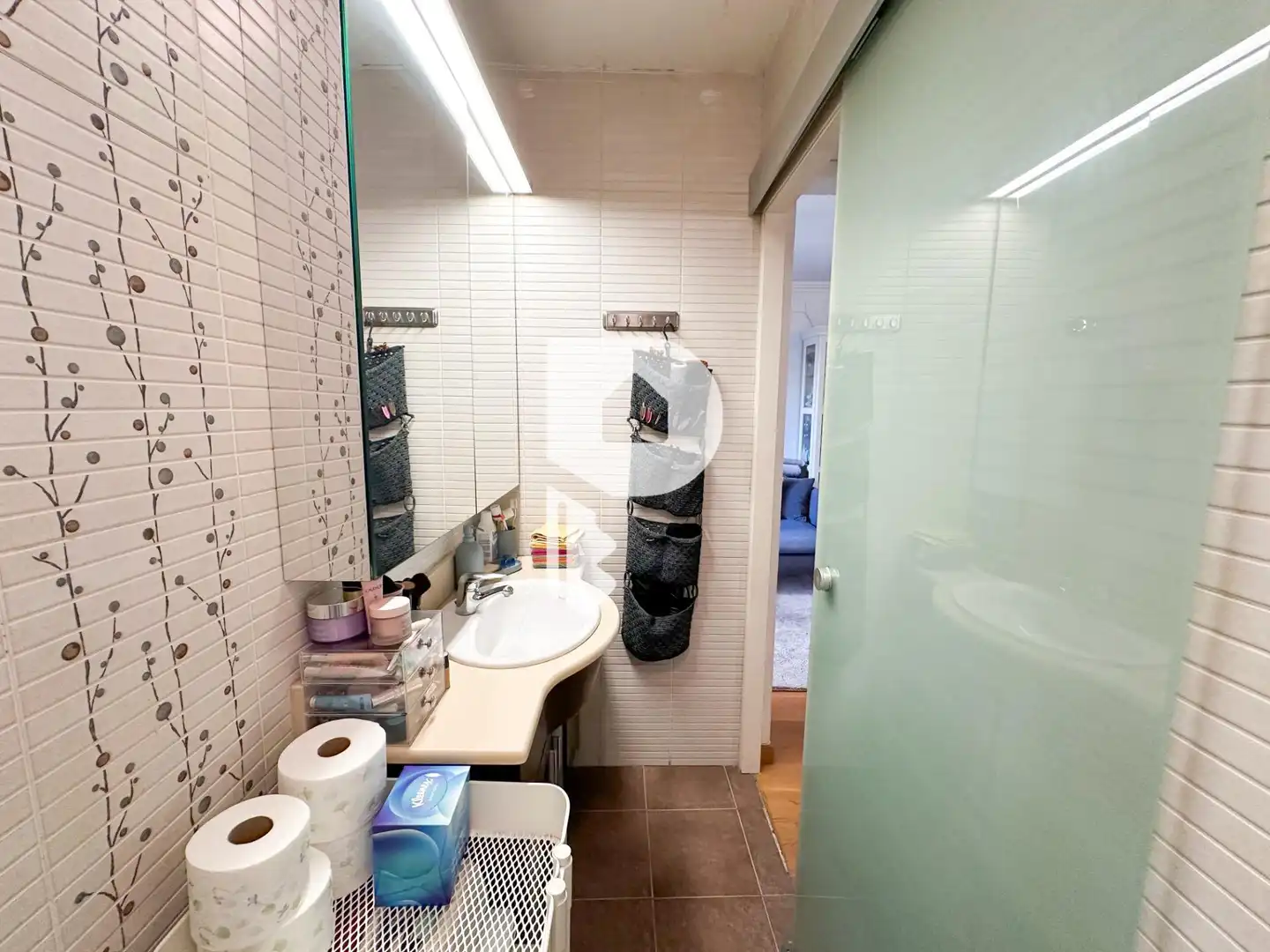 Bathroom of Flat for sale in Cornellà de Llobregat  with Air Conditioner, Heating and Parquet flooring