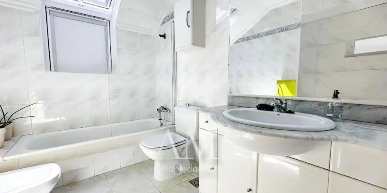 Baño de Dúplex en venta en Nigrán con Calefacción, Terraza y Trastero