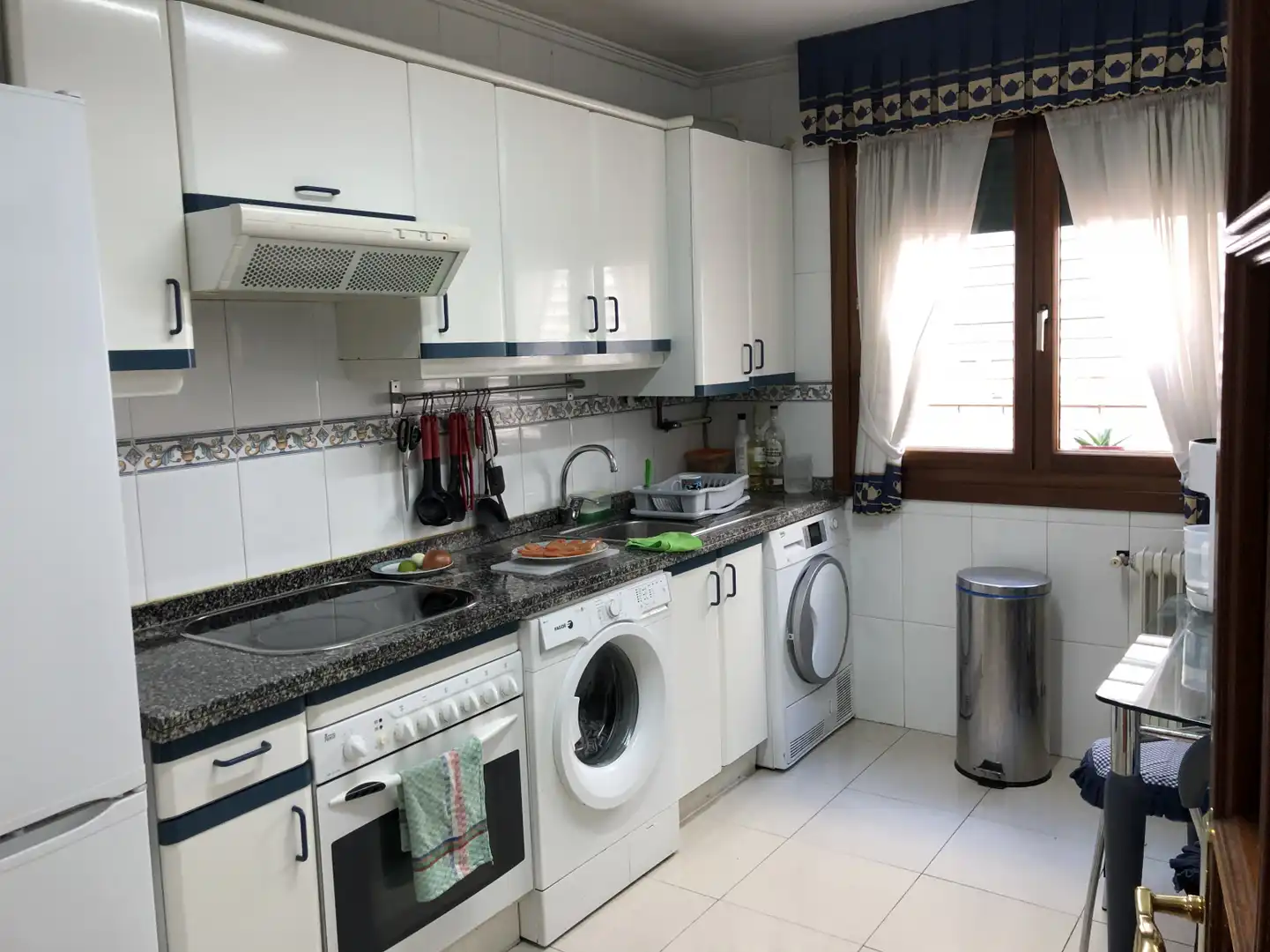 Kitchen of Flat for rent in Oviedo   with Heating, Parquet flooring and Storage room