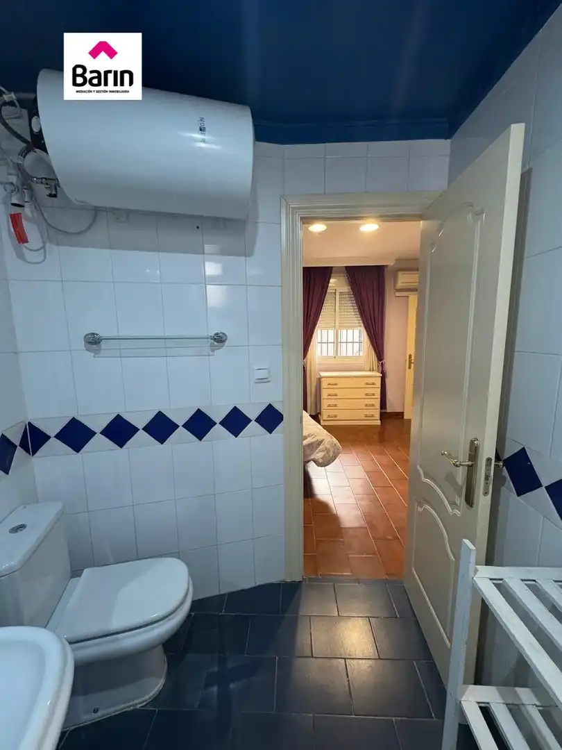 Badezimmer von Wohnungen zur Miete in Córdoba mit Klimaanlage, Heizung und Möbliert