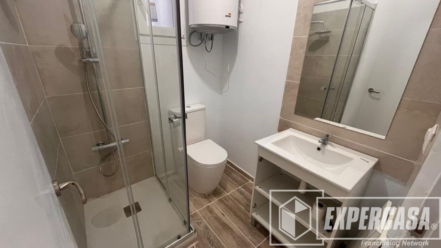 Bathroom of Flat for sale in  Valencia Capital  with Air Conditioner