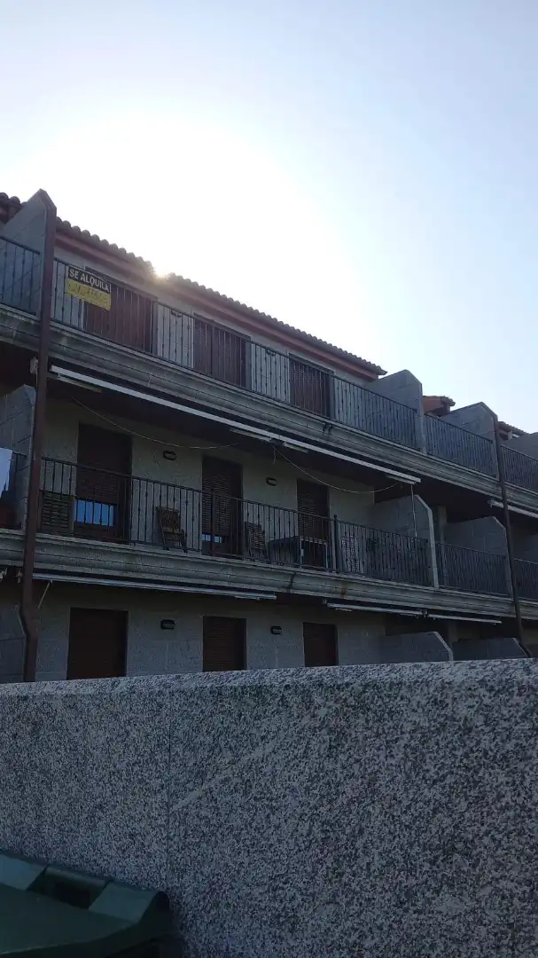 Vista exterior de Pis de lloguer en Ribeira amb Calefacció, Terrassa i Moblat