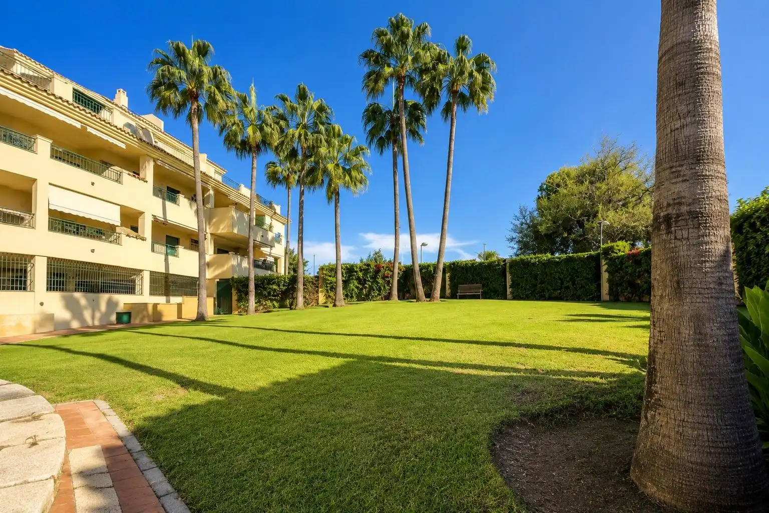 Vista exterior de Piso en venta en Benalmádena con Aire acondicionado, Terraza y Piscina comunitaria