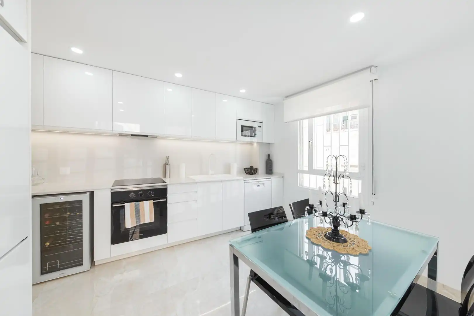 Küche von Wohnung zur Miete in  Palma de Mallorca mit Klimaanlage, Heizung und Terrasse