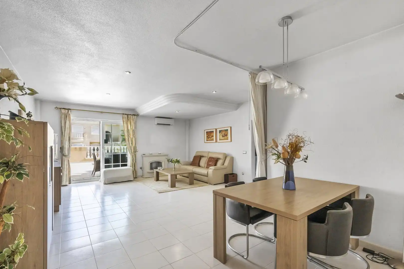 Sala de estar de Piso en venta en Guardamar del Segura con Calefacción, Terraza y Piscina