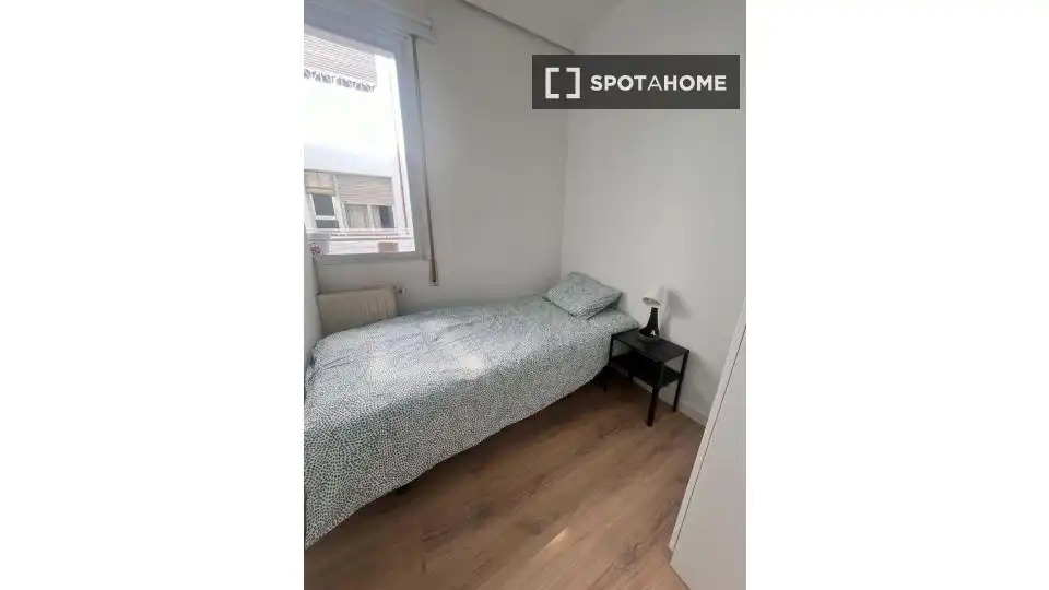 Schlafzimmer von Wohnung zur Miete in Madrid mit Klimaanlage, Heizung und Möbliert