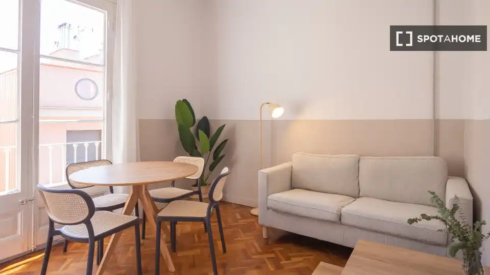 Sala de estar de Piso para compartir en Barcelona con Aire acondicionado, Calefacción y Amueblado