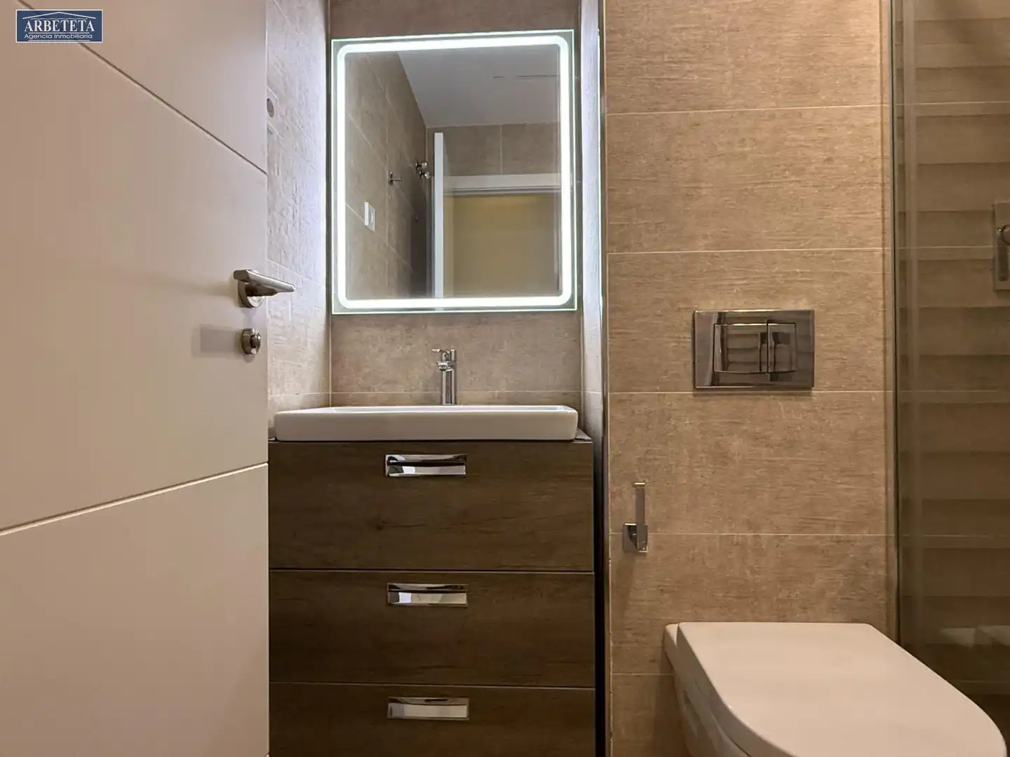 Baño de Piso en venta en Guadalajara con Calefacción y Balcón