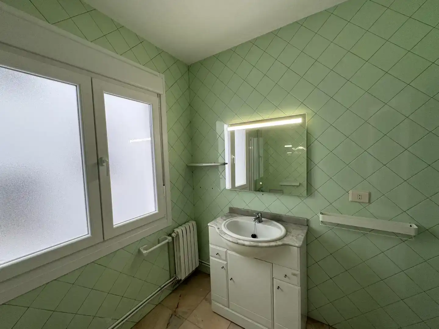 Baño de Piso para compartir en Lugo con Parquet y Amueblado