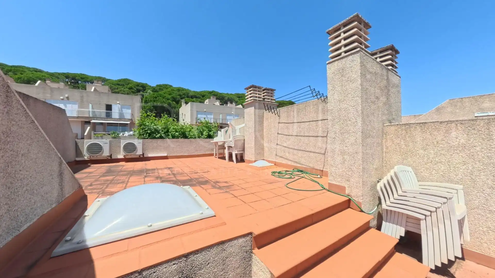 Terrasse von Einfamilien-Reihenhaus zur Miete in Sant Feliu de Guíxols mit Klimaanlage, Heizung und Privatgarten