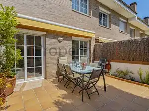 Terraza de Casa adosada en venta en Sant Cugat del Vallès con Aire acondicionado, Calefacción y Jardín privado