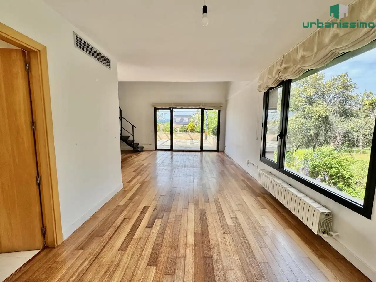 Living room of Detached homes for sale in Madrid  with Air Conditioner, Heating and Private garden