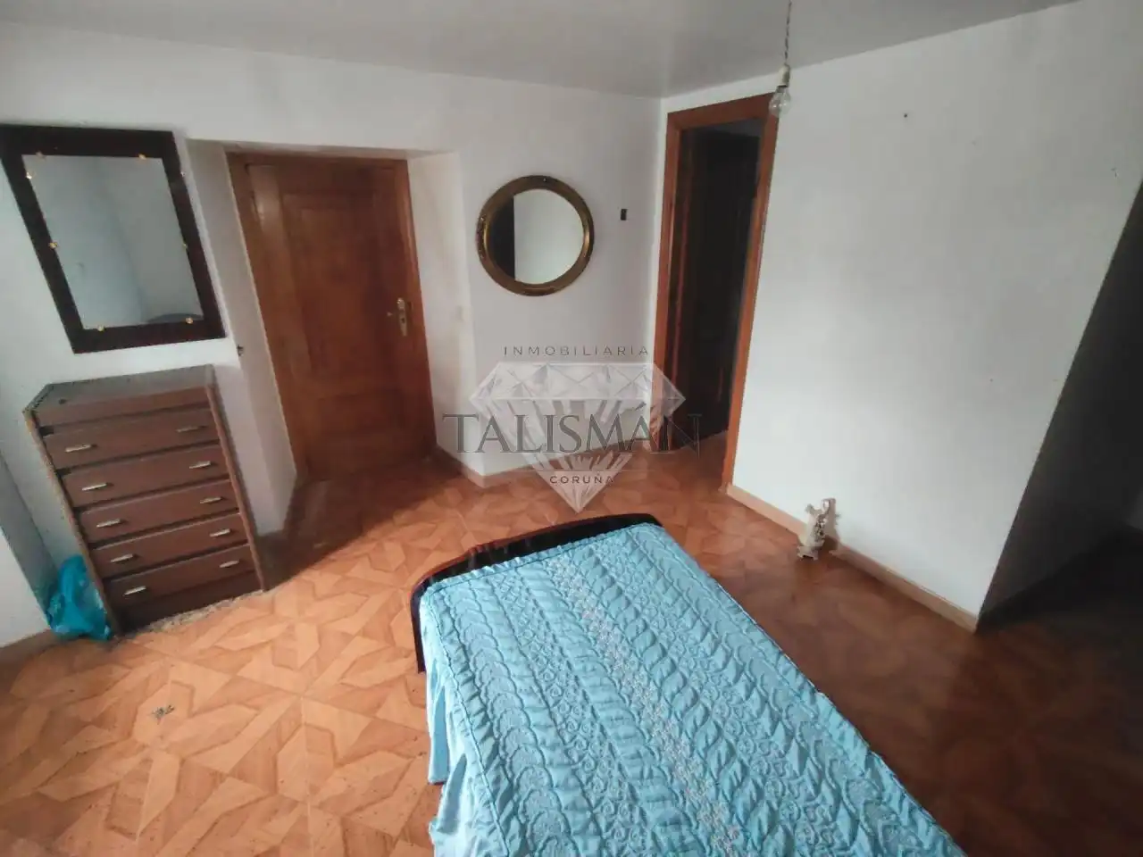 Dormitori de Casa adosada en venda en Arteixo amb Calefacció, Jardí privat i Moblat