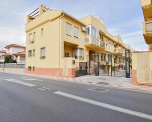 Vista exterior de Casa adosada en venda en Armilla amb Aire condicionat, Calefacció i Terrassa