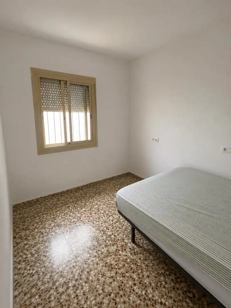 Habitación de Apartamento de alquiler en Alicante / Alacant con Amueblado y Balcón